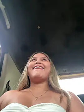 lunablossom  online show from January 31, 2026, 8:51 pm