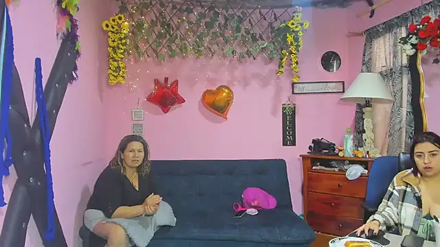 lesbiancuple online show from March 27, 2026, 1:45 pm