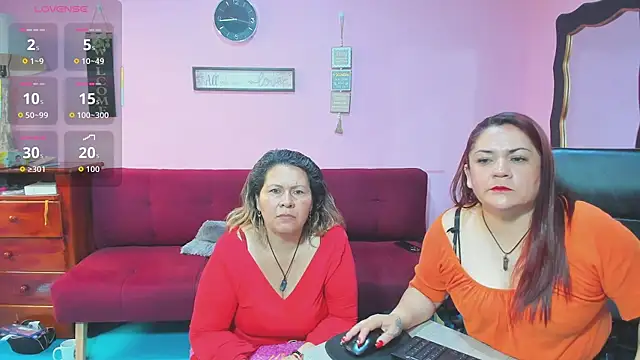 lesbiancuple online show from October 24, 2025, 1:43 pm