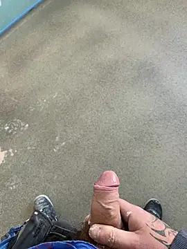 Snapshot of RenaudS-02 chatting on December 6, 2024, 11:38 am RenaudS-02 online show from December 6, 2024, 11:38 am