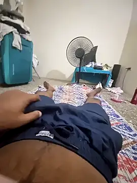 Snapshot of Raj7inchtamilan chatting on December 24, 2024, 4:08 pm Raj7inchtamilan online show from December 24, 2024, 4:08 pm