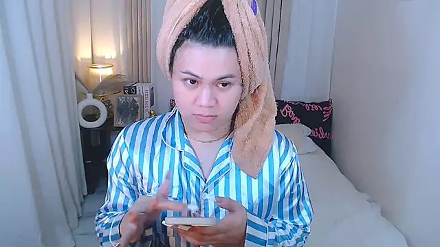 Snapshot of Mimi_Cums chatting on November 1, 2025, 4:19 am Mimi Cums online show from November 1, 2025, 4:19 am