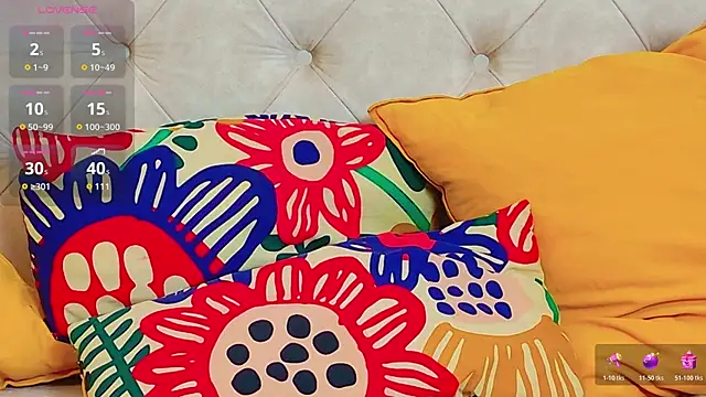 Snapshot of KarinaNoir chatting on December 4, 2025, 5:17 am KarinaNoir online show from December 4, 2025, 5:17 am