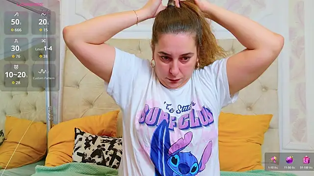 Snapshot of KarinaNoir chatting on November 14, 2025, 5:22 am KarinaNoir online show from November 14, 2025, 5:22 am