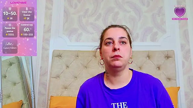 KarinaNoir online show from February 12, 2026, 5:07 am