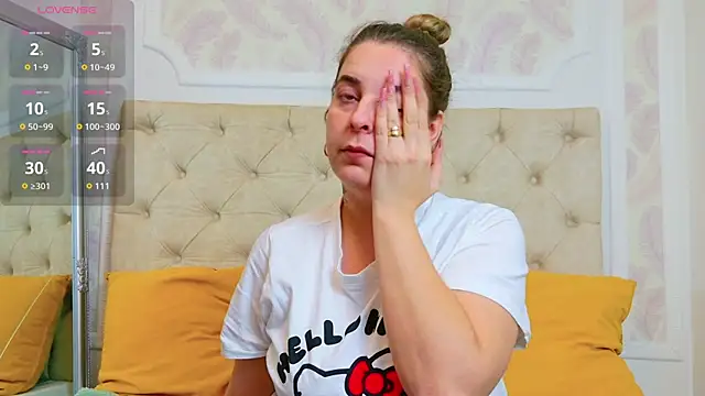 Snapshot of KarinaNoir chatting on November 26, 2025, 5:07 am KarinaNoir online show from November 26, 2025, 5:07 am