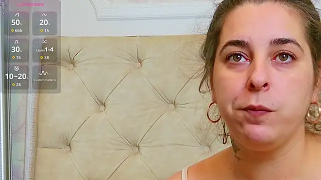 Snapshot of KarinaNoir chatting on November 13, 2025, 5:22 am KarinaNoir online show from November 13, 2025, 5:22 am