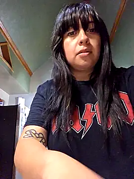 AriannaPena online show from November 14, 2025, 11:52 pm