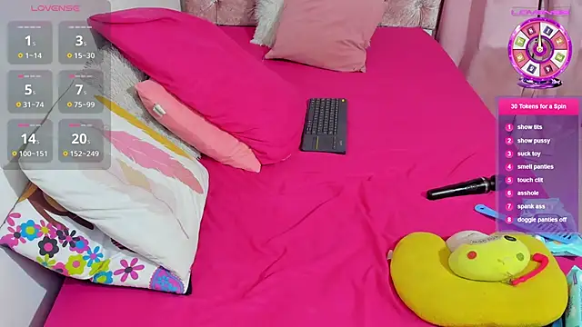 Snapshot of amy_petite chatting on January 7, 2026, 9:42 pm amy petite online show from January 7, 2026, 9:42 pm