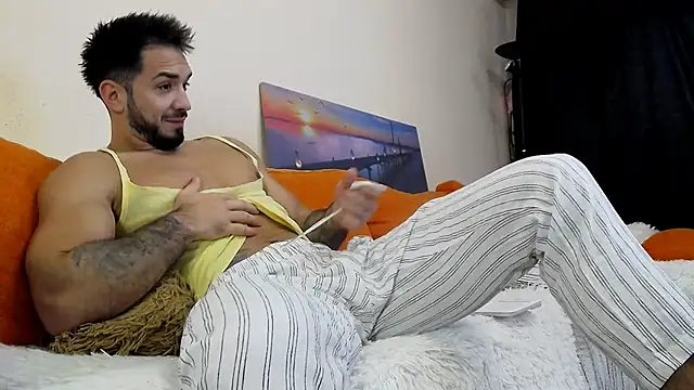 Snapshot of MichaelWills chatting on November 6, 2025, 5:33 am MichaelWills online show from November 6, 2025, 5:33 am