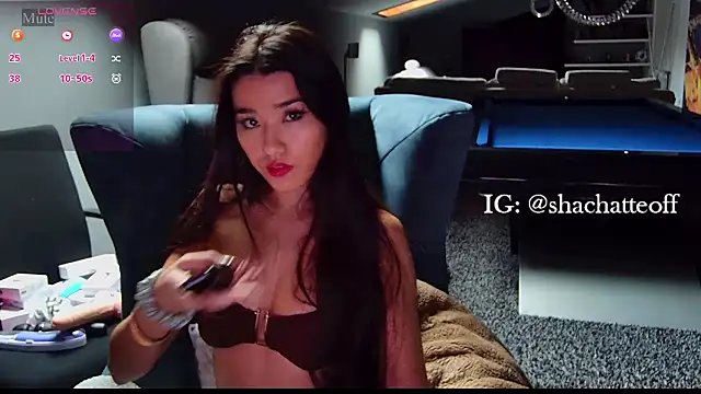 Snapshot of shachatteof chatting on December 2, 2025, 10:17 am shachatteof online show from December 2, 2025, 10:17 am