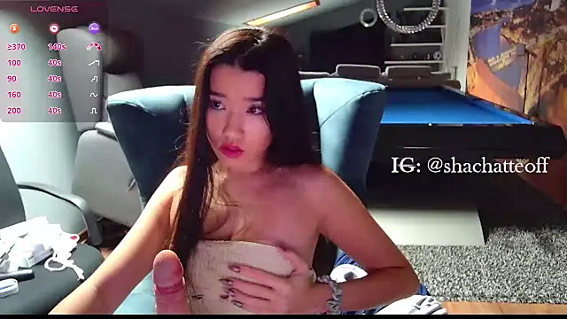 Snapshot of shachatteof chatting on December 3, 2025, 11:09 am shachatteof online show from December 3, 2025, 11:09 am