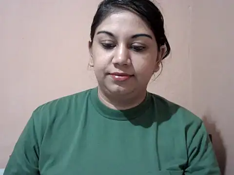 Snapshot of bellachow10 chatting on May 6, 2026, 7:34 am bellachow10 online show from May 6, 2026, 7:34 am