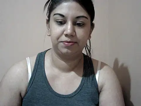 Snapshot of bellachow10 chatting on April 22, 2026, 5:58 am bellachow10 online show from April 22, 2026, 5:58 am