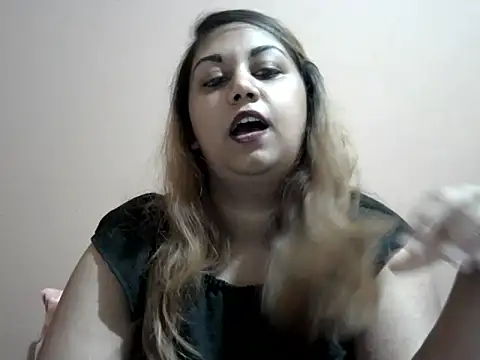 Snapshot of bellachow10 chatting on November 9, 2025, 1:15 pm bellachow10 online show from November 9, 2025, 1:15 pm