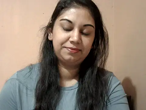 Snapshot of bellachow10 chatting on June 1, 2026, 6:02 am bellachow10 online show from June 1, 2026, 6:02 am