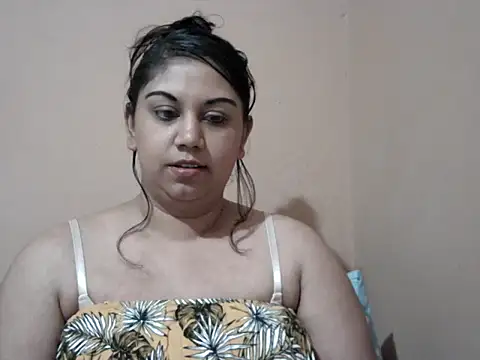 Snapshot of bellachow10 chatting on July 17, 2026, 10:23 am bellachow10 online show from July 17, 2026, 10:23 am