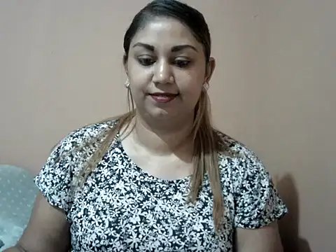 Snapshot of bellachow10 chatting on December 16, 2025, 10:19 am bellachow10 online show from December 16, 2025, 10:19 am