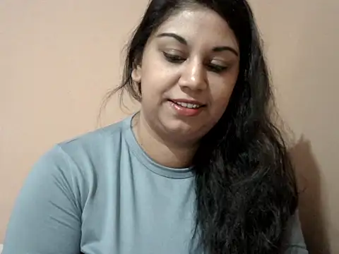 Snapshot of bellachow10 chatting on May 18, 2026, 7:35 am bellachow10 online show from May 18, 2026, 7:35 am