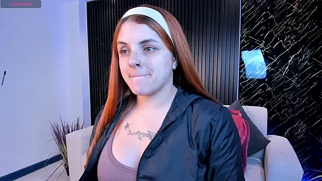 Snapshot of kimbrownn chatting on December 18, 2025, 12:42 pm kimbrownn online show from December 18, 2025, 12:42 pm