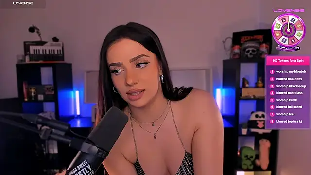 SofiRusselle online show from November 30, 2025, 6:09 pm