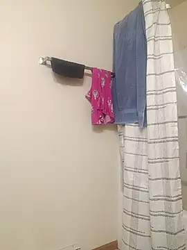 yellowwetfox online show from March 3, 2026, 2:13 pm