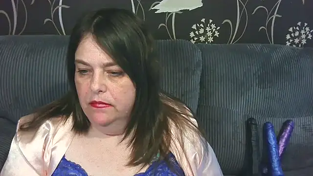 HouseWifeWhore Milf online show from April 21, 2026, 3:29 pm