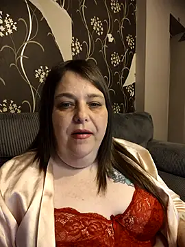 Snapshot of HouseWifeWhore_Milf chatting on April 24, 2026, 9:39 pm HouseWifeWhore Milf online show from April 24, 2026, 9:39 pm