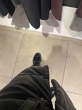 CrazzyChicks online show from November 27, 2025, 7:42 am