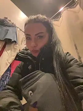 CrazzyChicks online show from February 5, 2026, 7:04 am