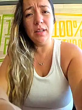 Snapshot of isabella_rossse chatting on May 29, 2026, 12:55 pm isabella rossse online show from May 29, 2026, 12:55 pm