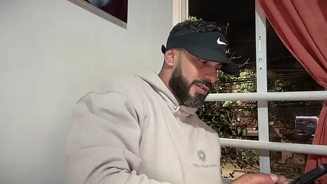 Snapshot of romeolovedark chatting on October 31, 2025, 6:54 am romeolovedark online show from October 31, 2025, 6:54 am