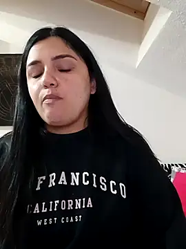 Snapshot of laura_dirtyhot chatting on October 30, 2025, 5:32 pm laura dirtyhot online show from October 30, 2025, 5:32 pm