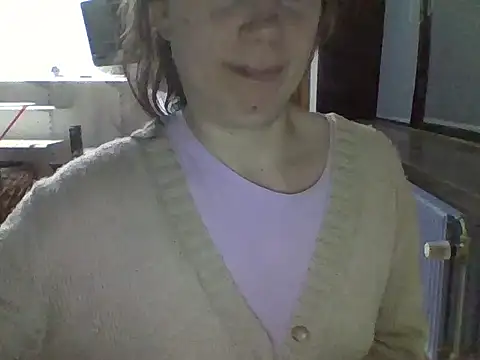 Snapshot of Moi_Lina chatting on November 15, 2025, 1:31 am Moi Lina online show from November 15, 2025, 1:31 am