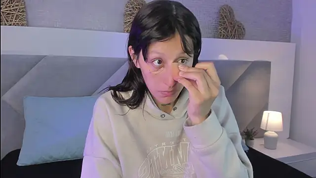 Mariana Joness online show from April 7, 2026, 2:46 am