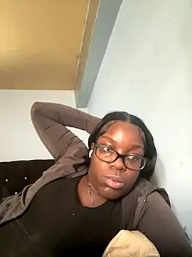 ChocolateBuns101 online show from November 13, 2025, 8:24 pm