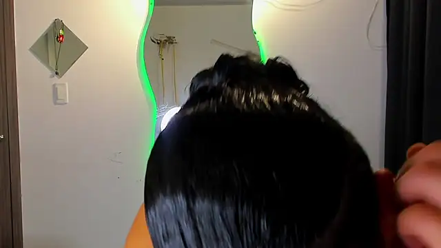 Snapshot of Kris_Khalifa69 chatting on September 21, 2025, 1:33 am Kris Khalifa69 online show from September 21, 2025, 1:33 am