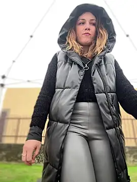 Snapshot of DaisyVibesss chatting on February 16, 2025, 2:00 pm DaisyVibesss online show from February 16, 2025, 2:00 pm