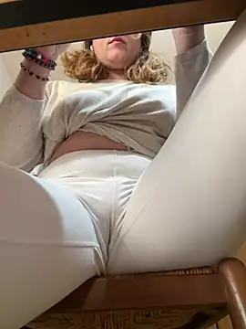 Snapshot of DaisyVibesss chatting on January 21, 2025, 12:29 pm DaisyVibesss online show from January 21, 2025, 12:29 pm