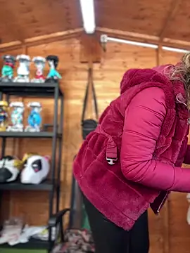 Snapshot of DaisyVibesss chatting on December 28, 2024, 9:31 am DaisyVibesss online show from December 28, 2024, 9:31 am