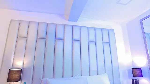 aandreaperez online show from April 8, 2026, 11:33 am