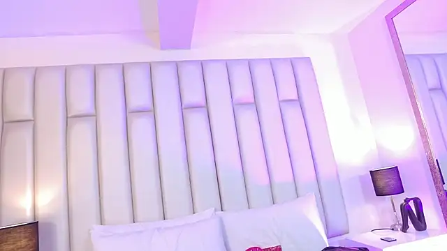 aandreaperez online show from April 15, 2026, 11:38 am