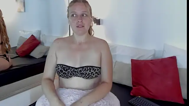 EmilySumer online show from April 17, 2026, 5:10 am