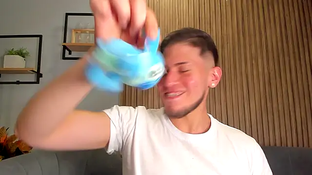 SebastianMaximoff online show from December 16, 2025, 7:29 pm