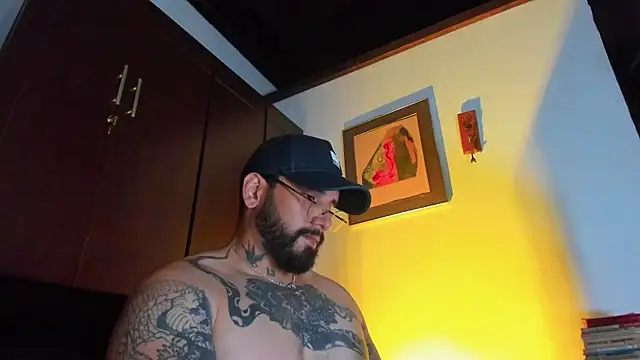 Snapshot of CamiloGray_ chatting on June 4, 2026, 1:49 pm CamiloGray online show from June 4, 2026, 1:49 pm