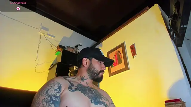 Snapshot of CamiloGray_ chatting on October 26, 2025, 3:45 pm CamiloGray online show from October 26, 2025, 3:45 pm