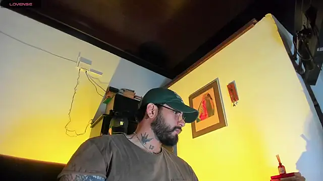 Snapshot of CamiloGray_ chatting on December 14, 2025, 10:43 am CamiloGray online show from December 14, 2025, 10:43 am