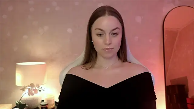 MilaFleur online show from November 4, 2025, 3:16 pm