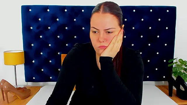 Snapshot of EvaLick chatting on December 18, 2025, 7:35 am EvaLick online show from December 18, 2025, 7:35 am