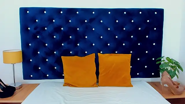 EvaLick online show from December 5, 2025, 7:18 am